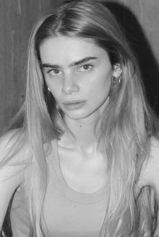 Photo of model Indigo Hanlon - ID 660116