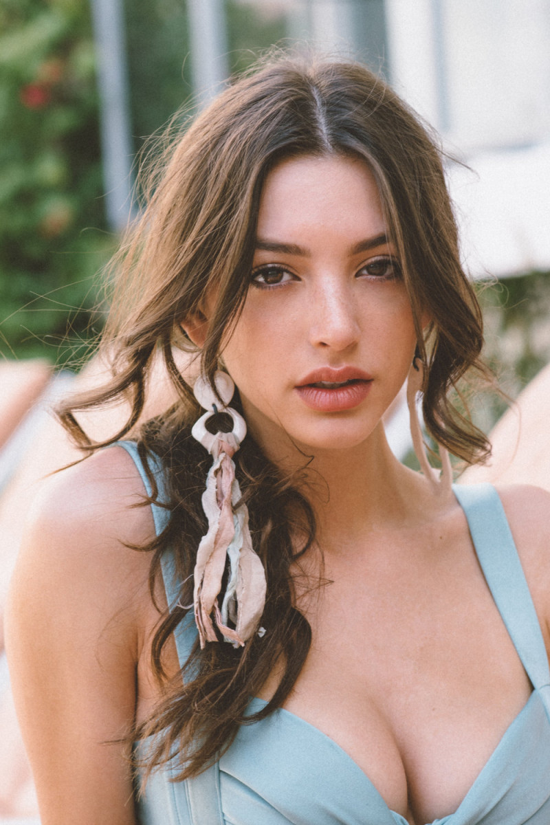 Photo of model Celine Farach - ID 667518