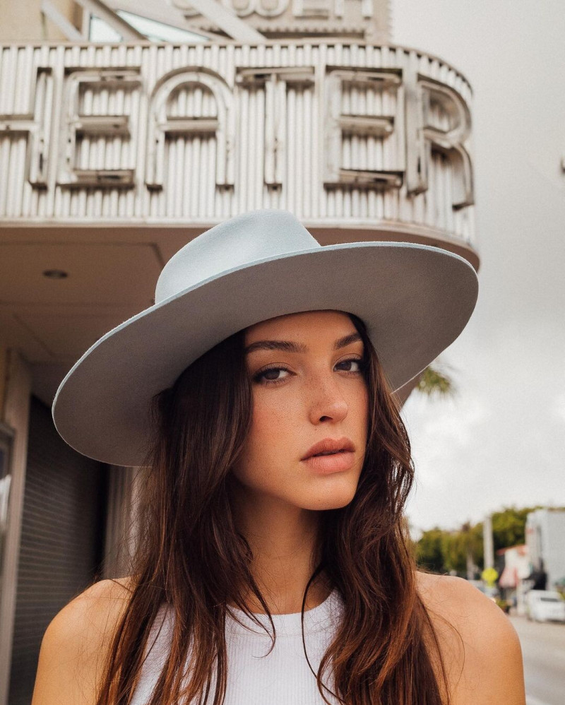 Photo of model Celine Farach - ID 667815