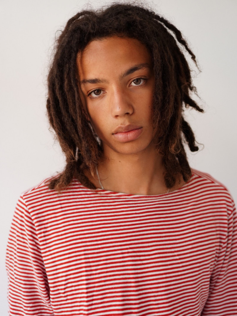 Photo of model Desmond E - ID 673142
