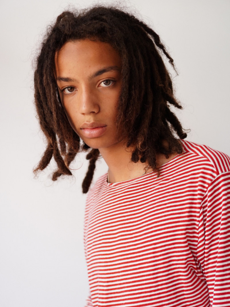 Photo of model Desmond E - ID 673145