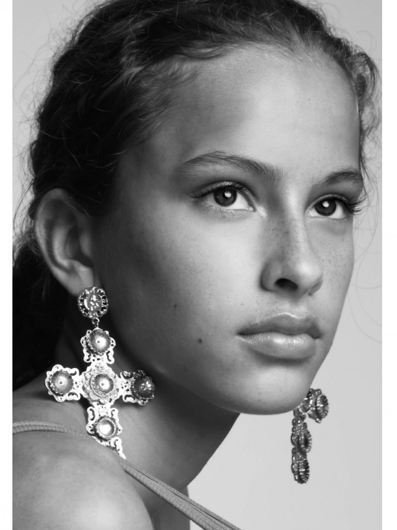Photo of model Dyanira Hurbuscher - ID 673327