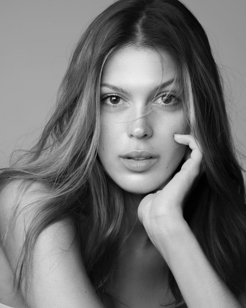 Photo of model Iris Mittenaere - ID 675043