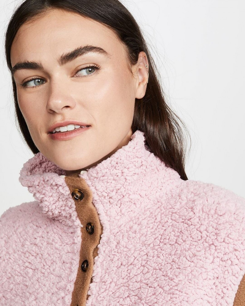 Photo of model Myla Dalbesio - ID 676821