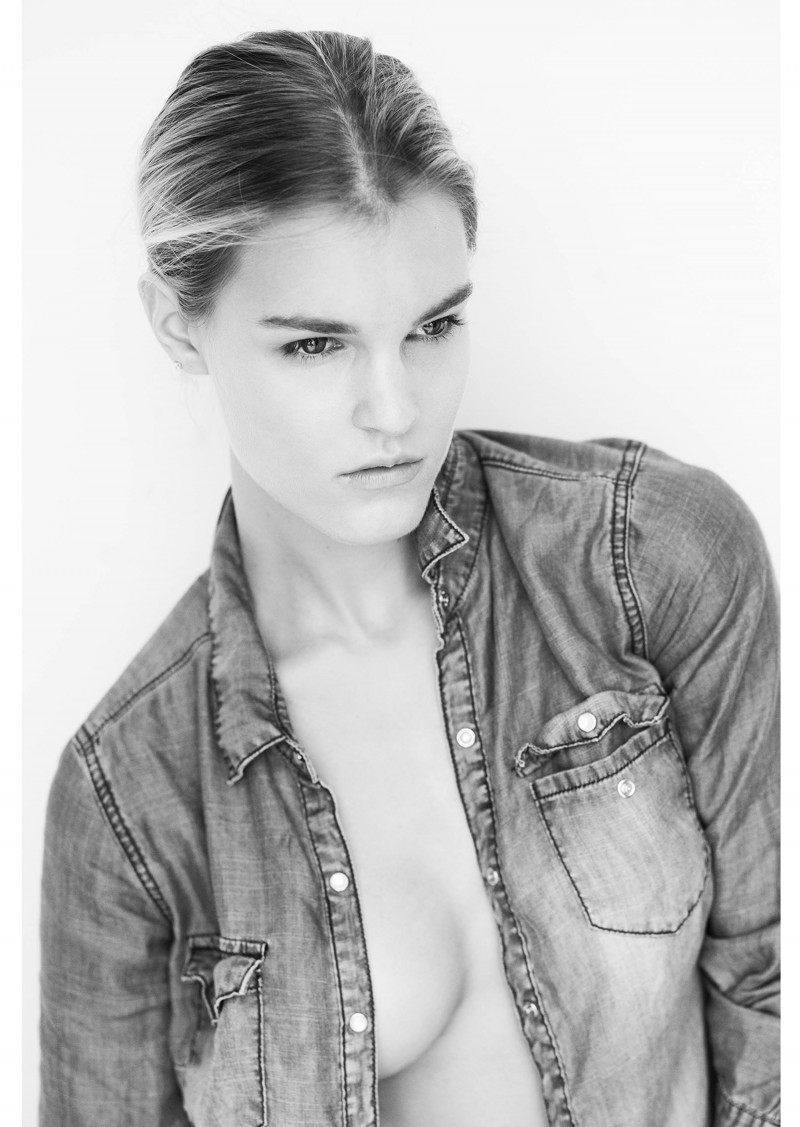 Photo of model Joy Elizabeth Corrigan - ID 677106