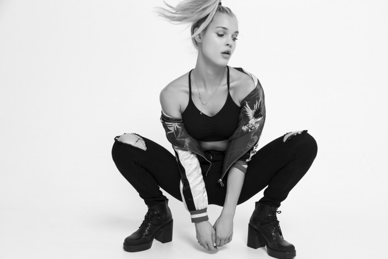 Photo of model Joy Elizabeth Corrigan - ID 677585