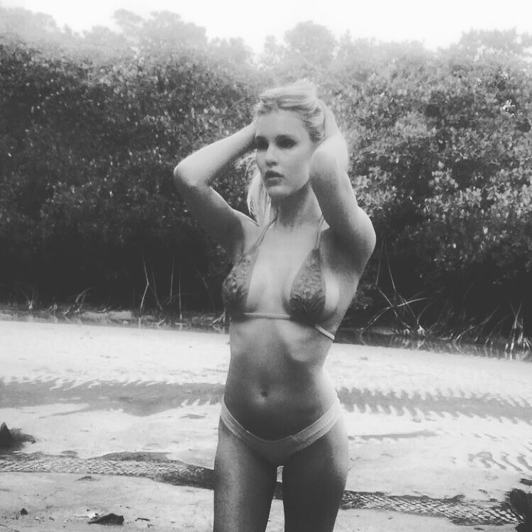 Photo of model Joy Elizabeth Corrigan - ID 677679