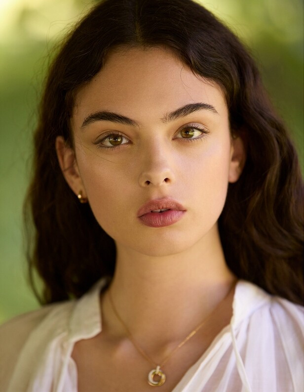 Photo of model Deva Cassel - ID 729921
