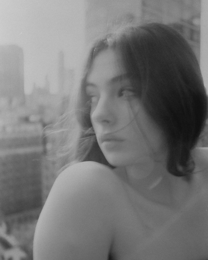 Photo of model Deva Cassel - ID 730004