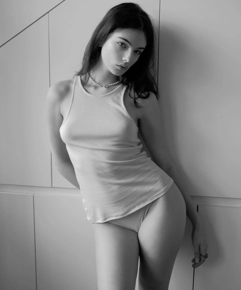 Photo of model Deva Cassel - ID 730097
