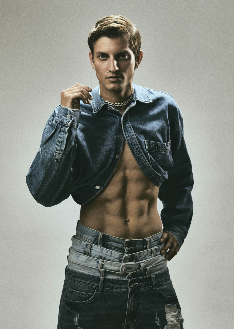 Photo of model Benjamin Benedek - ID 738670