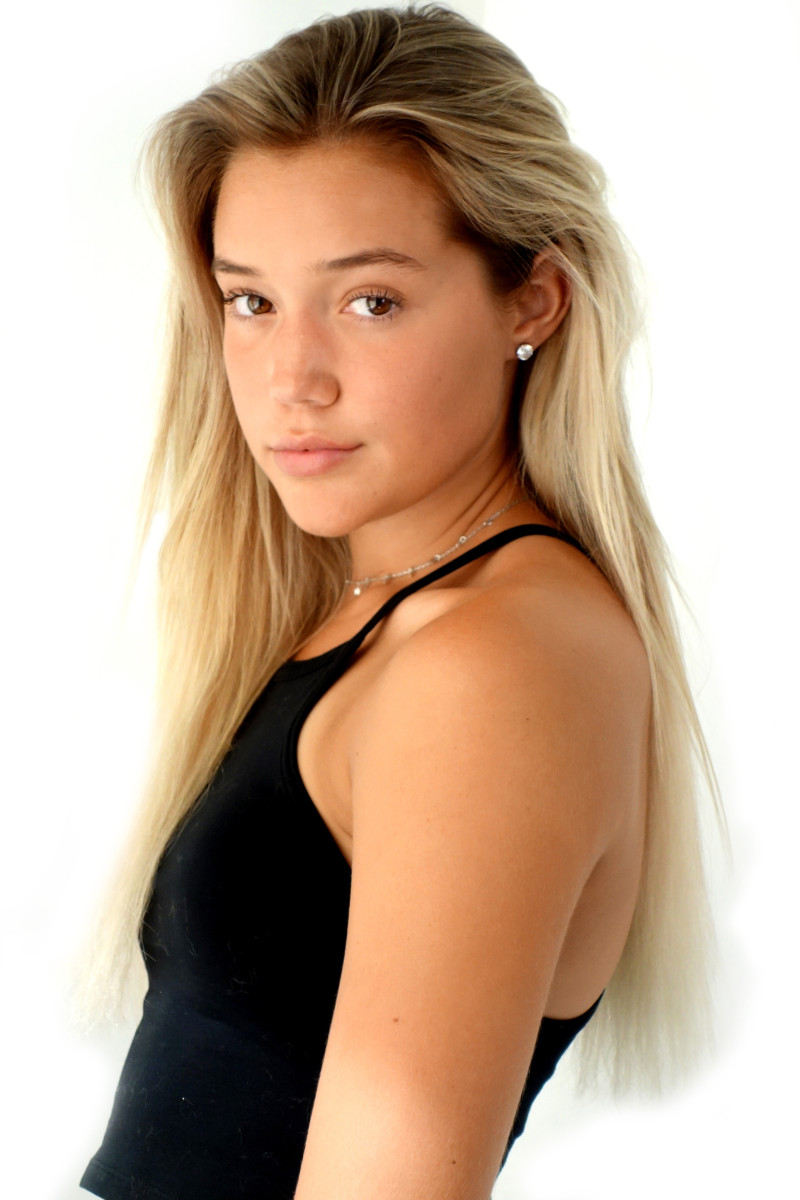 Photo of model Olivia Ponton - ID 690391