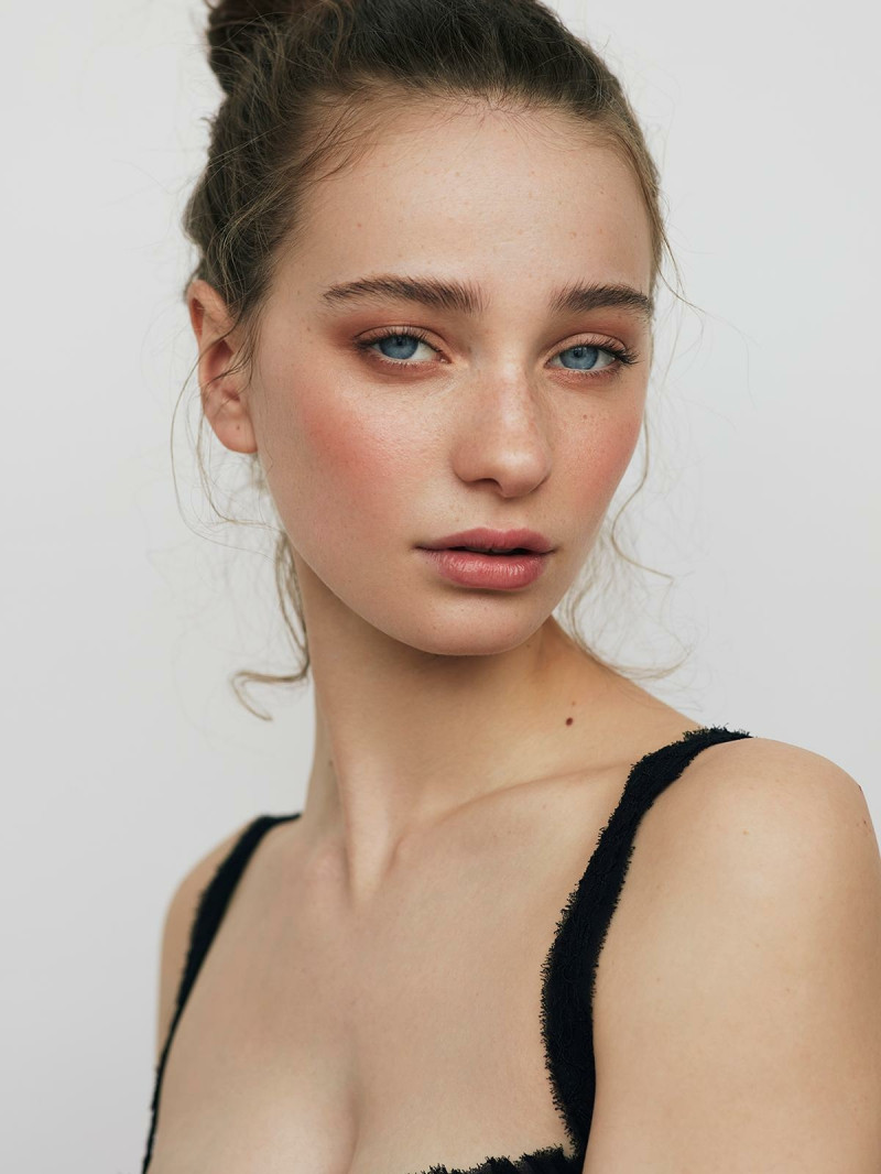 Photo of model Maisie Stock - ID 696734