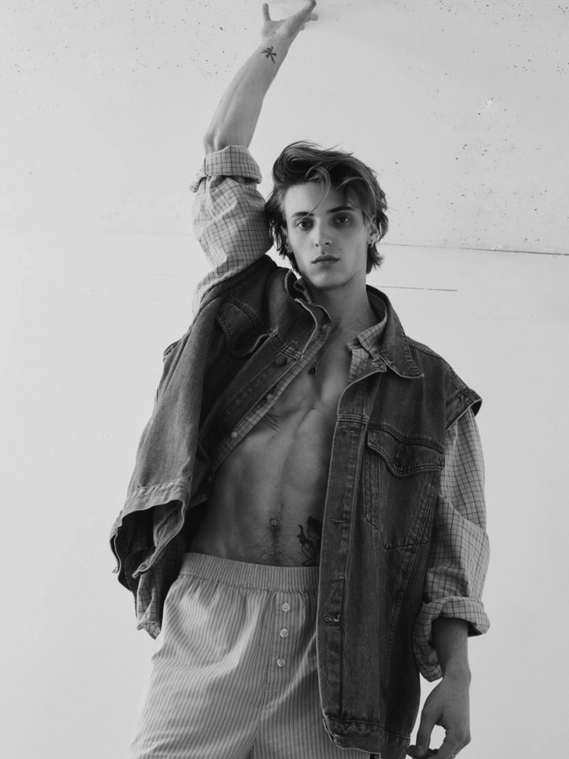 Photo of model Robin Avignon - ID 725550