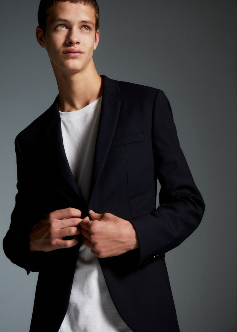 Photo of model Adrian Planas - ID 717916