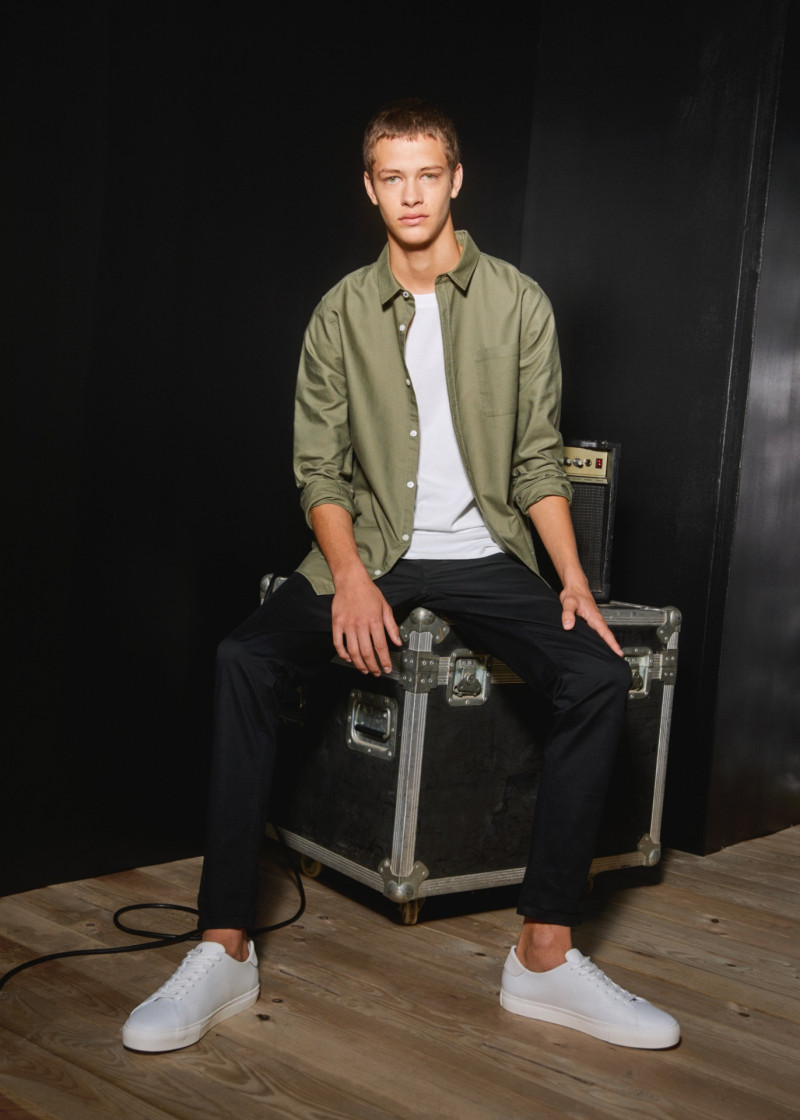 Photo of model Adrian Planas - ID 717917