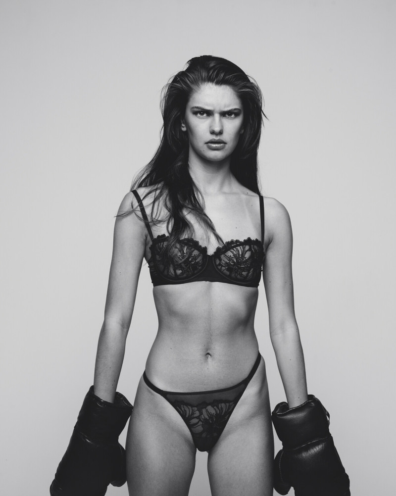 Photo of model Ines Maury - ID 723215