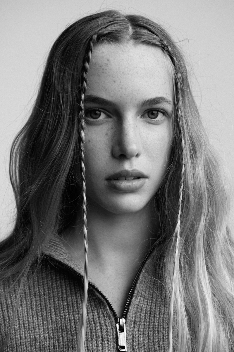Photo of model Lucy Dechen - ID 723712