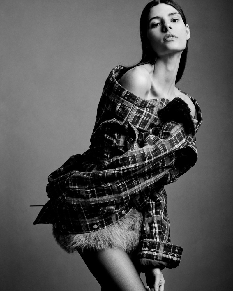 Photo of model Erika Barletta - ID 723843