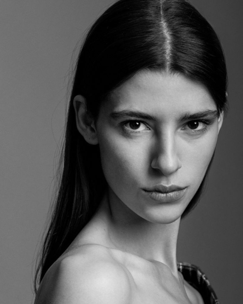 Photo of model Erika Barletta - ID 723844