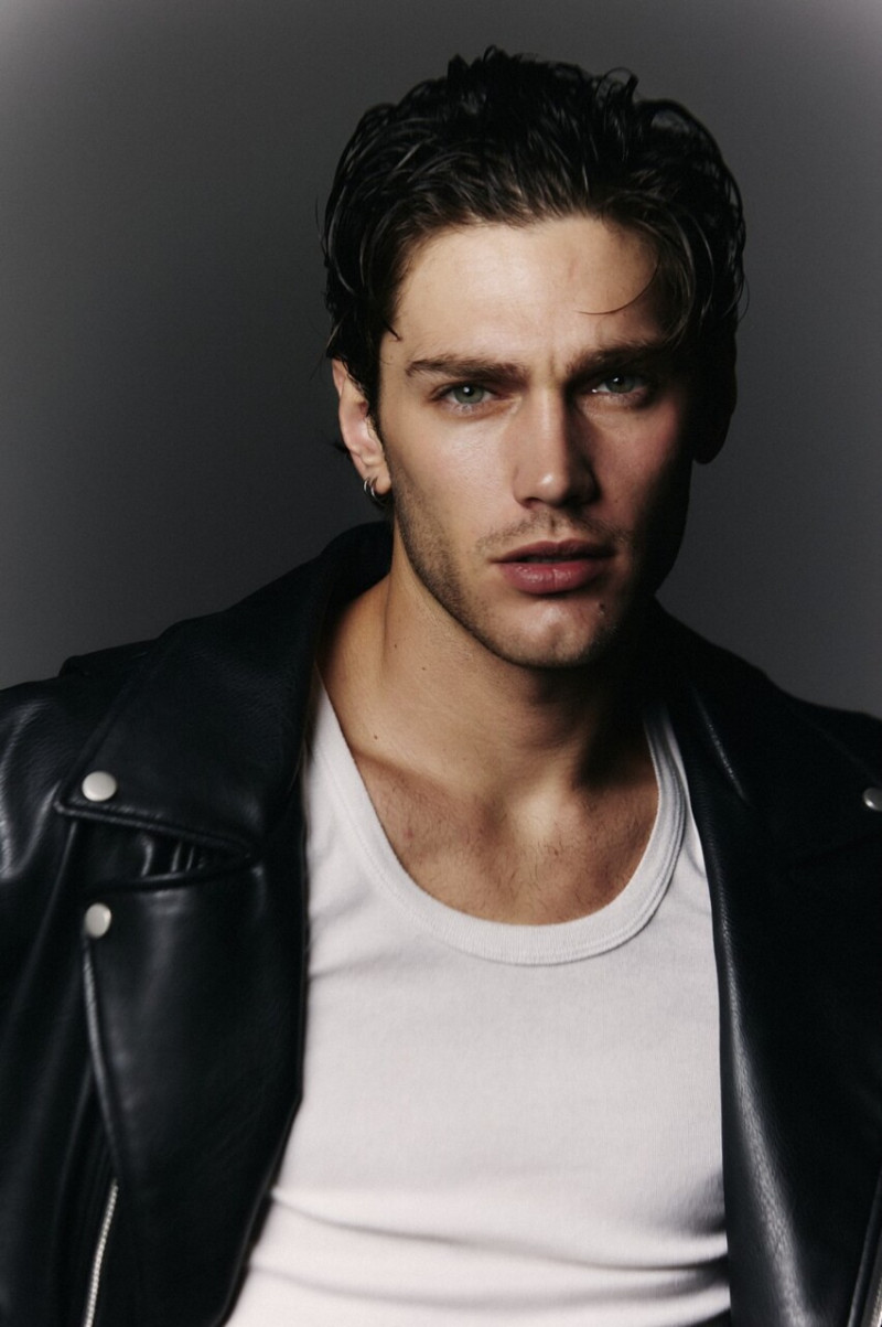 Photo of model Gino Pasqualini - ID 725743