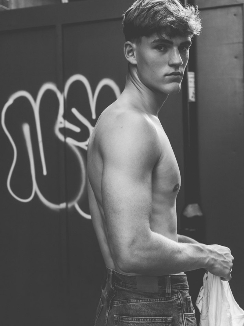 Photo of model Freddie Brosnan - ID 726943