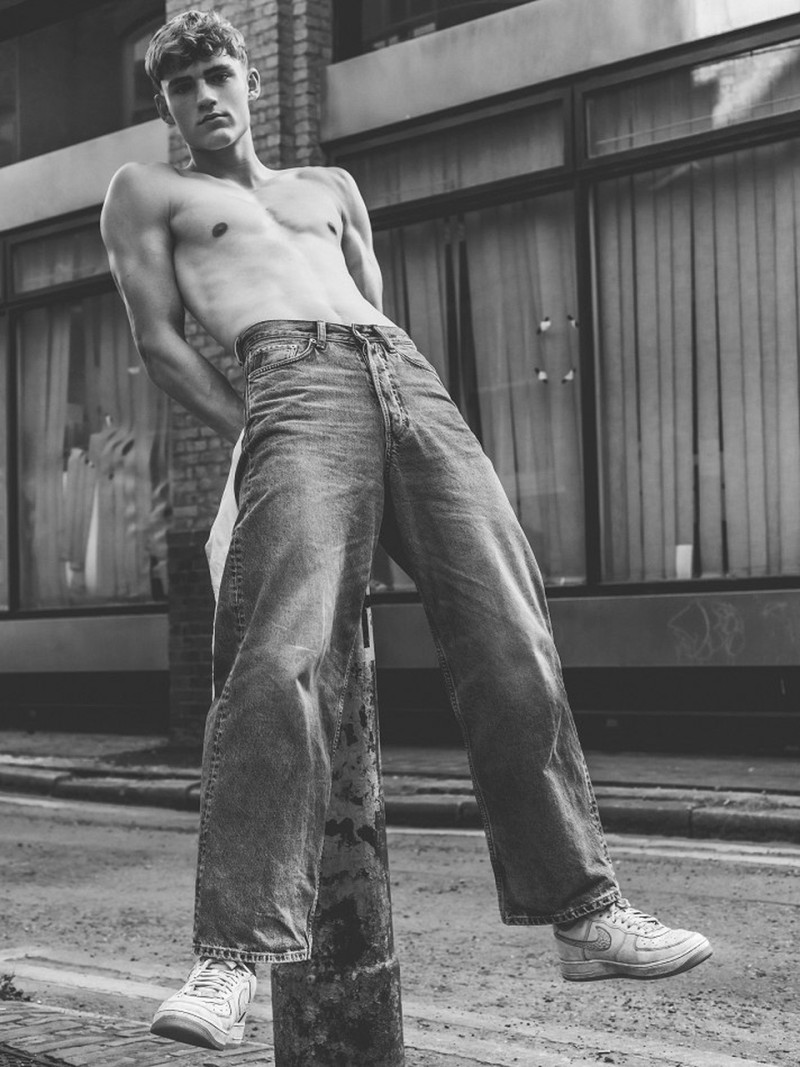 Photo of model Freddie Brosnan - ID 726944