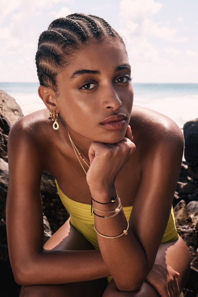 Photo of model Amy Sarr - ID 727813