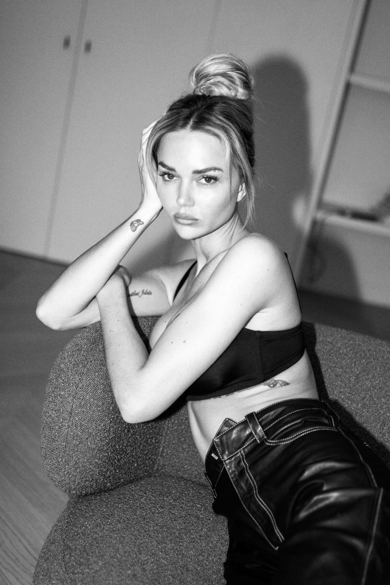 Photo of model Anouchka Lou - ID 728717