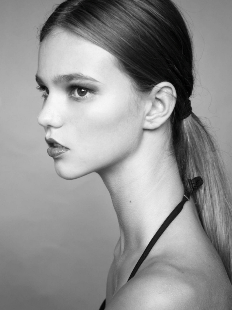Photo of model Nika Miklikova - ID 498086