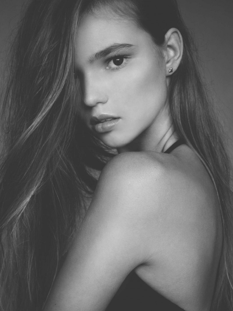 Photo of model Nika Miklikova - ID 498098