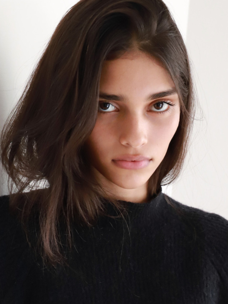 Photo of model Elina Gunawardena - ID 737683