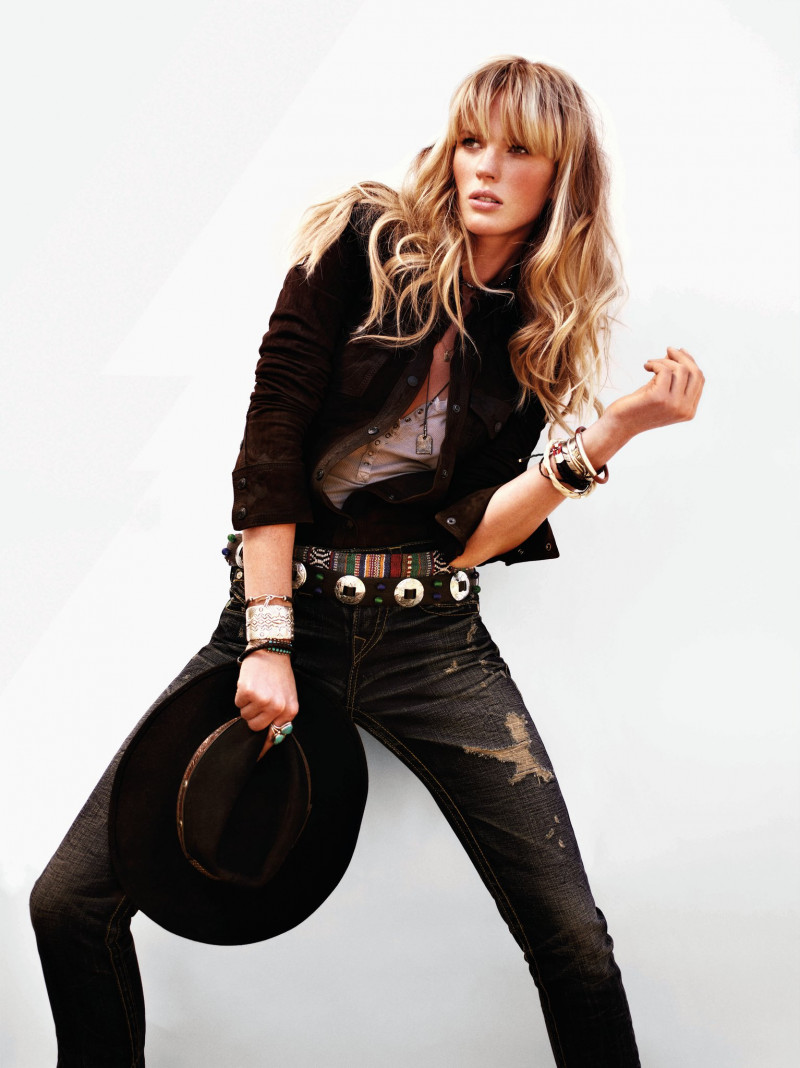 Photo of model Anne Vyalitsyna - ID 358449