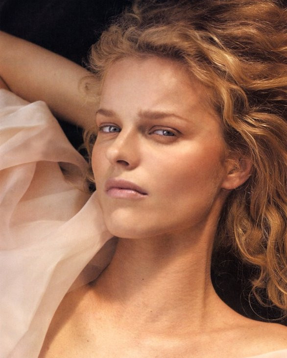 Photo of model Eva Herzigova - ID 15240