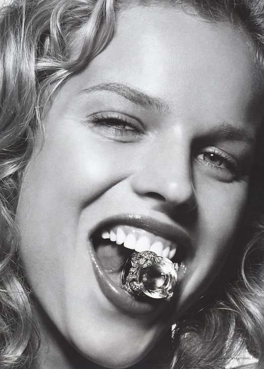 Photo of model Eva Herzigova - ID 15241