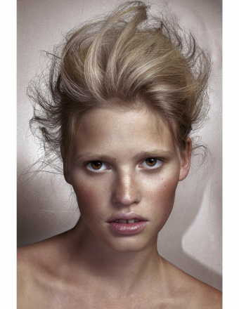 Photo of model Lara Stone - ID 17823