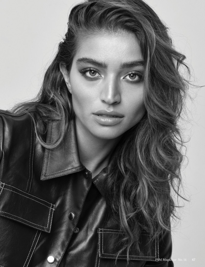 Photo of model Daniela Lopez Osorio - ID 667938