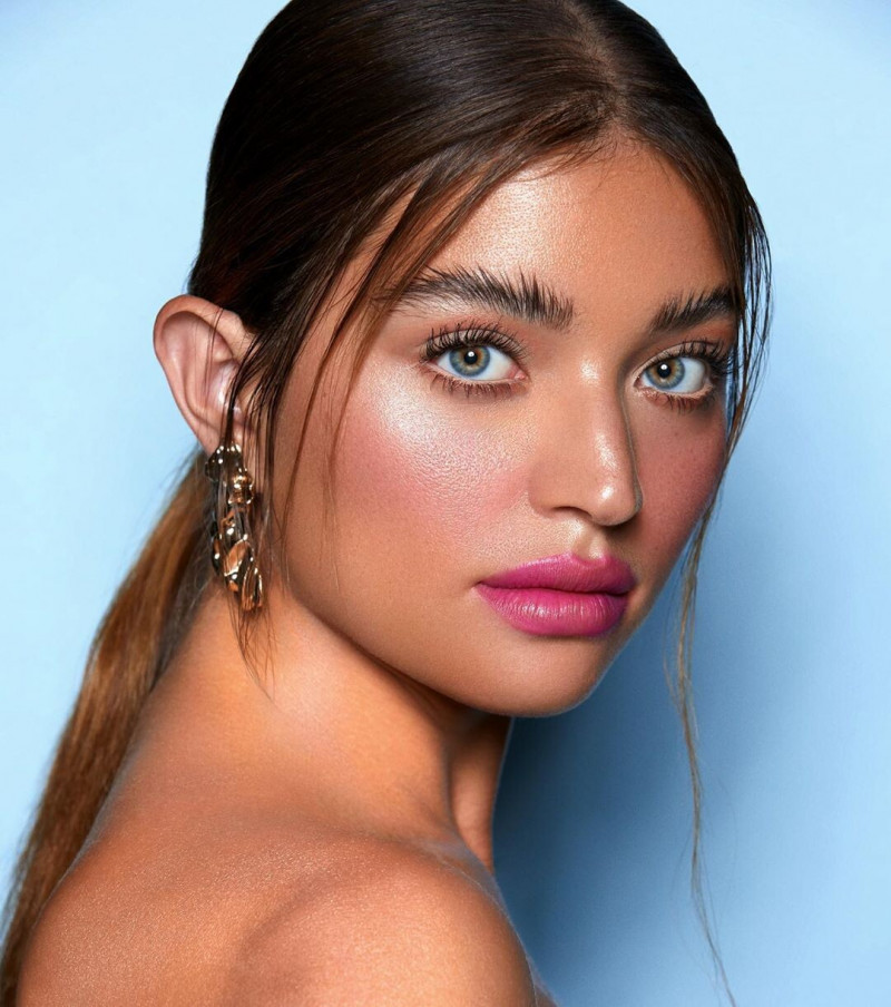 Photo of model Daniela Lopez Osorio - ID 668004