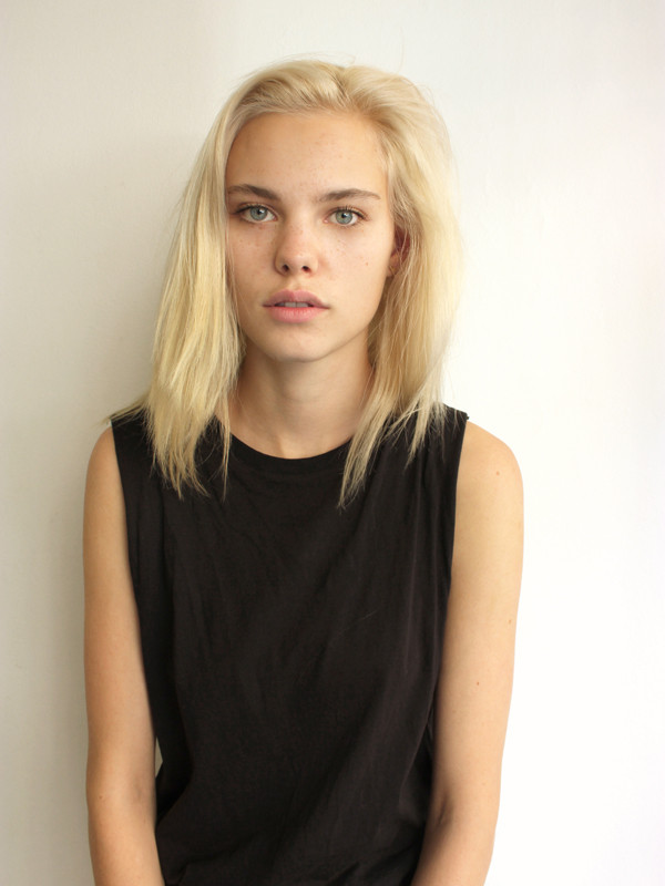 Photo of model Julia Almendra - ID 566952