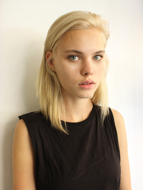 Photo of model Julia Almendra - ID 566956