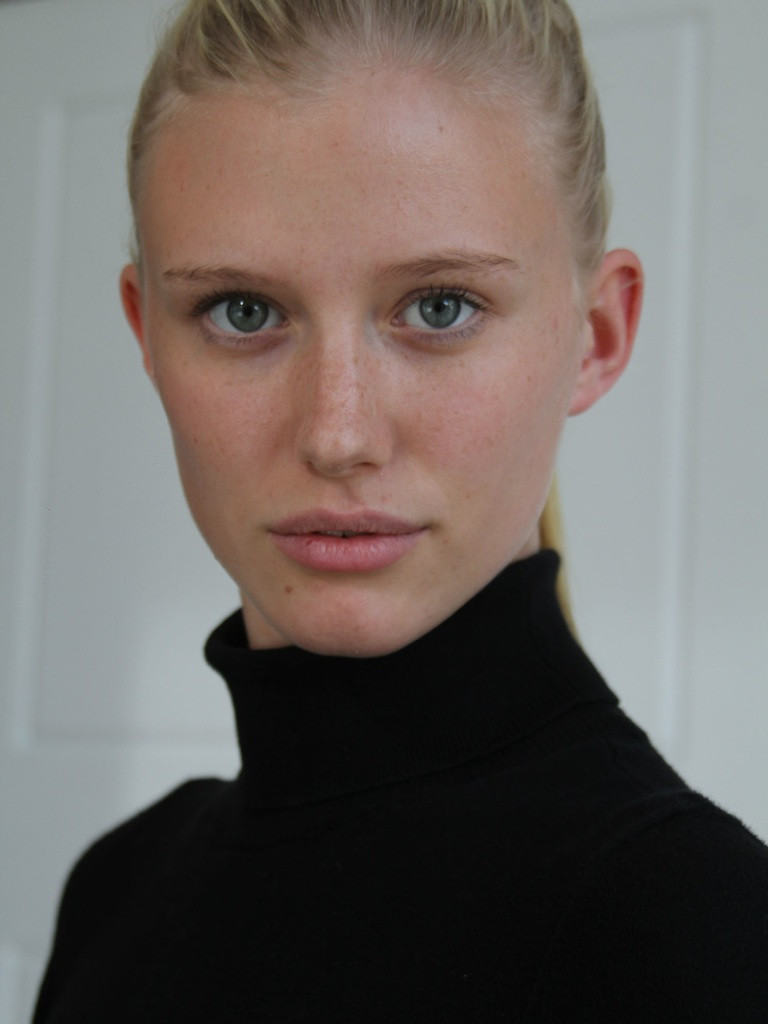 Photo of model Emma Weaver - ID 534170