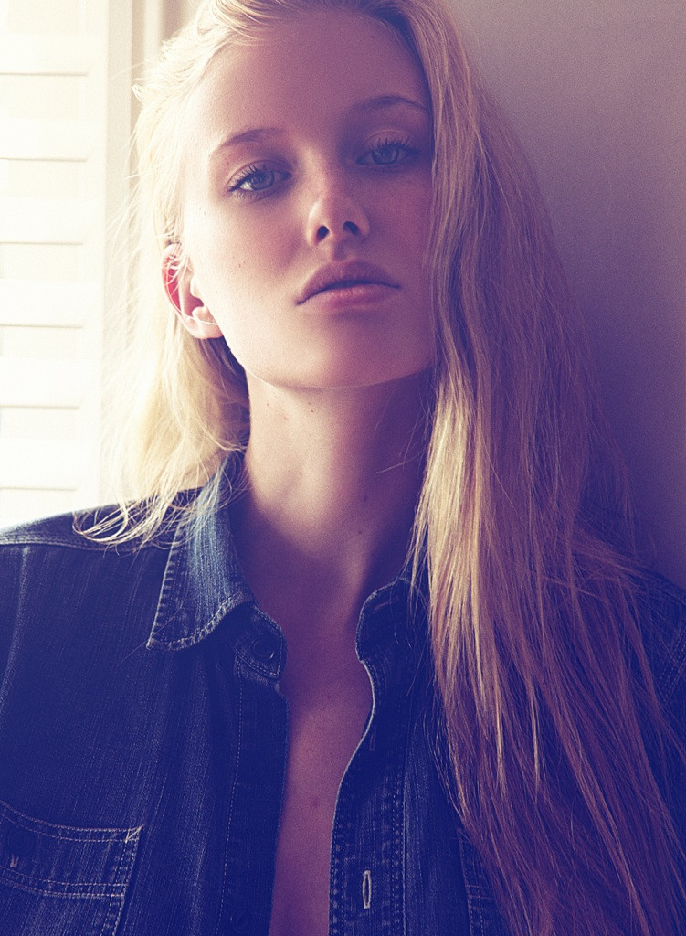 Photo of model Emma Weaver - ID 534200