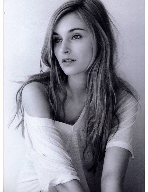 Photo of model Alizee Guinochet - ID 254441