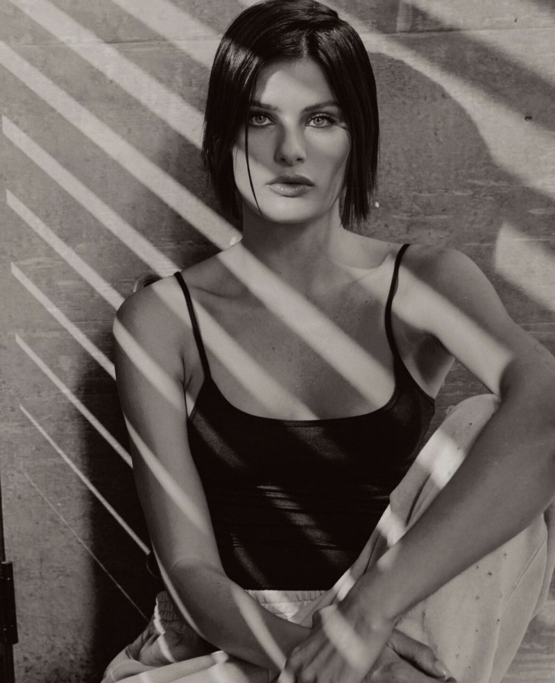 Photo of model Isabeli Fontana - ID 729414