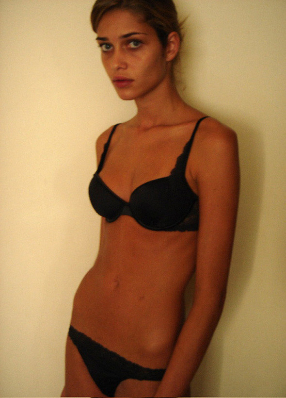 Photo of model Ana Beatriz Barros - ID 380529