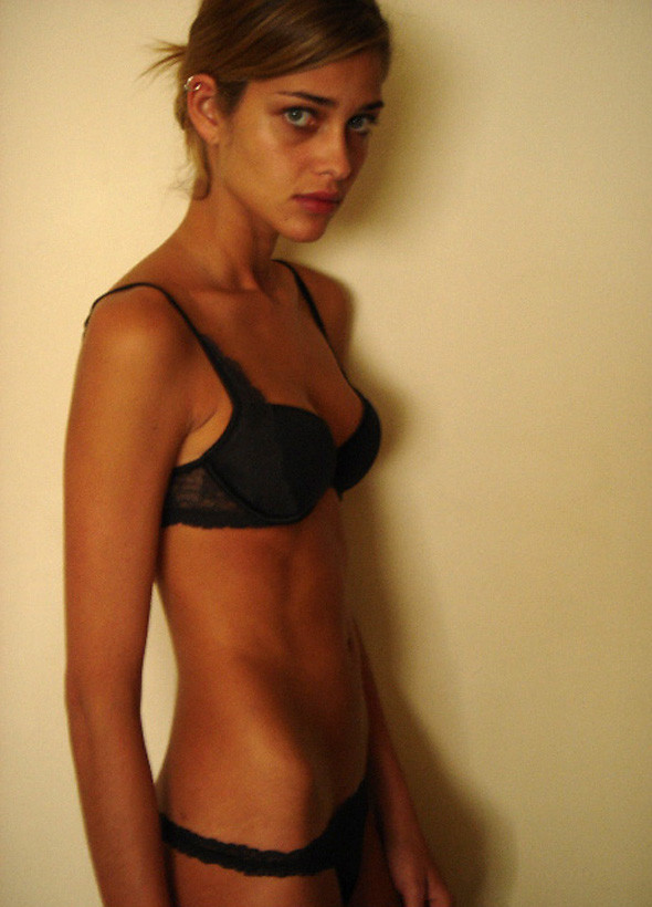 Photo of model Ana Beatriz Barros - ID 380532
