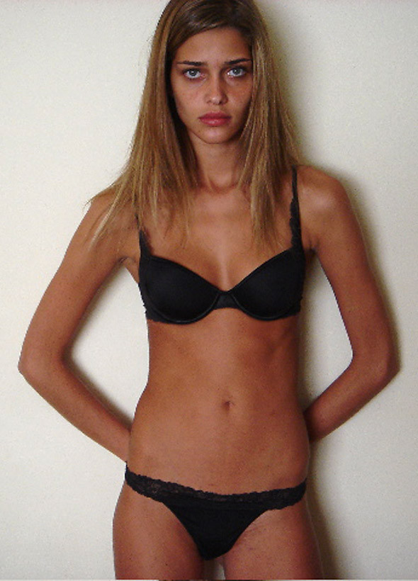 Photo of model Ana Beatriz Barros - ID 380533