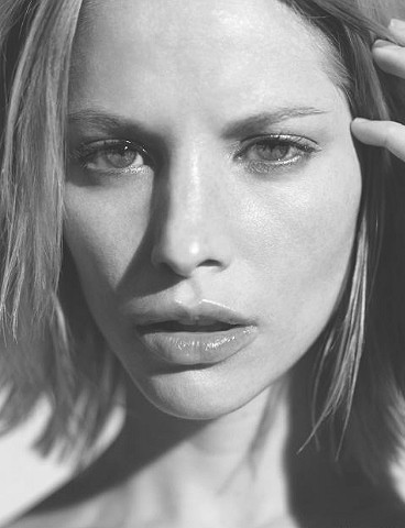 Photo of model Sienna Guillory - ID 195700