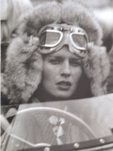 Photo of model Annie Morton - ID 19621