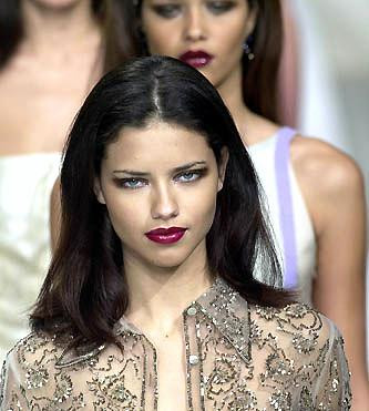 Photo of model Adriana Lima - ID 18602